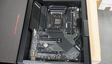 本格水冷対応のZ590マザー「ROG Maximus XIII Extreme Glacial」がASUS