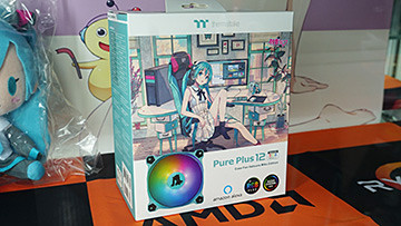 初音ミク仕様のPCケース「Versa H26 HATSUNE MIKU EDITION」が展示中