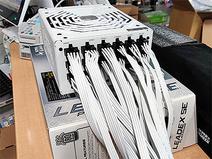 1,000Wの白い電源「LEADEX PLATINUM SE 1000W White」が発売 - AKIBA