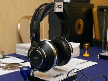 耳に合わせた音になるAKGヘッドフォン、500万円以上の超弩級システム