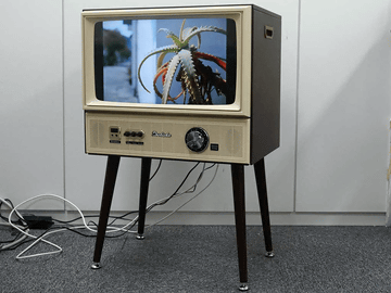 ミニレビュー】予想外に新鮮なテレビ体験! ガチャガチャダイヤルの