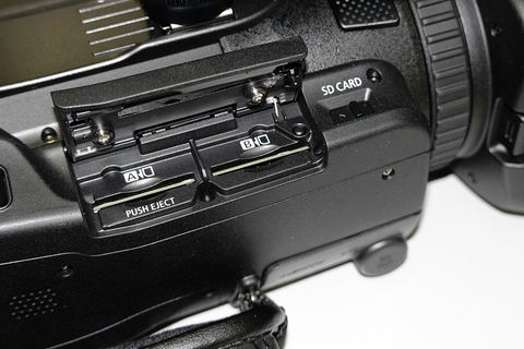 キヤノン、1型センサー+光学15倍ズームの4Kビデオカメラ「XA55」。直販