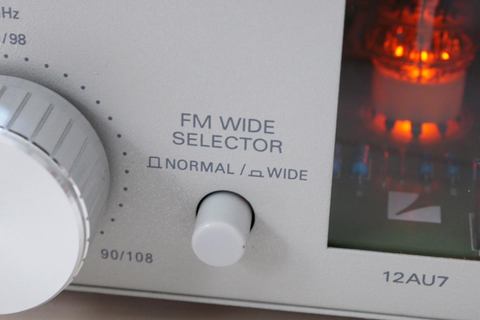 ラックスマン製の真空管FMチューナー付録のムック本が登場 - AV Watch