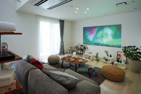 エプソン、16万円の4K/HDRプロジェクタ「EH-TW7000」。スピーカー内蔵