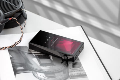 Astell&Kern「SP3000M」専用のリアルレザーケース。スタンド機能付き