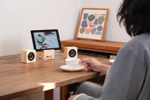 Pentaconnの技術を活かした卓上サイズのミニコンポ。国産ヒノキ筐体