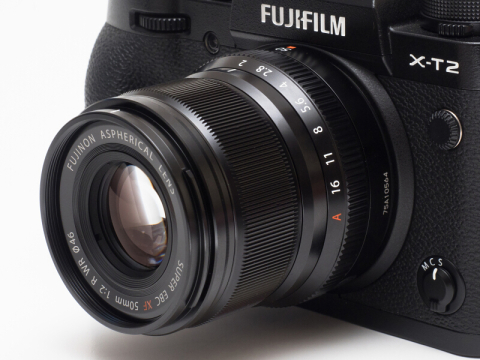 交換レンズレビュー：小型軽量で美しいボケも楽しめる中望遠レンズ