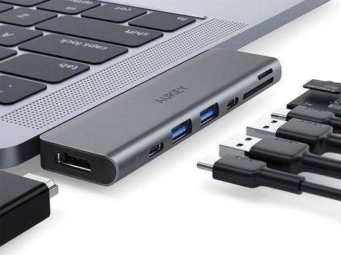 AUKEY、SDカードスロット付きのMacBook Pro用USB Type-Cマルチ