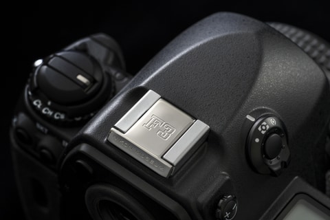 ニコンF3グッズに新作。限定シューカバーとクリアファイル第2弾