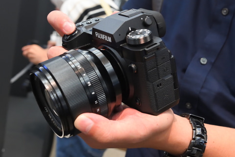 写真で見る 富士フイルムの“高画素フラッグシップ”「FUJIFILM X-H2