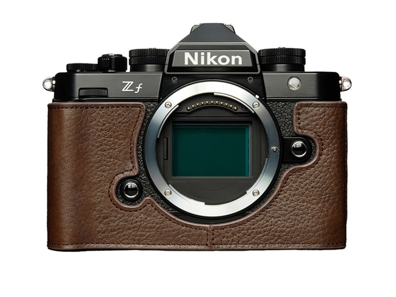 ニコン Z f」専用設計のハーフレザーケース。ブラックとブラウンの2色