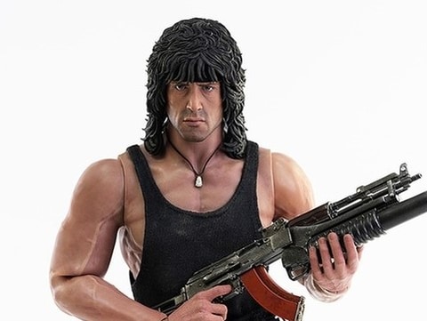 奴はいま、地獄の戦場にいた！ 「ランボー3」より、スタローン演じる