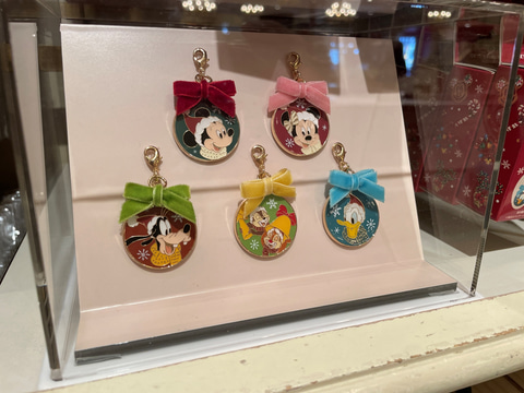 リルリンリン大量！ ディズニー、2025「クリスマス」最新グッズを撮り