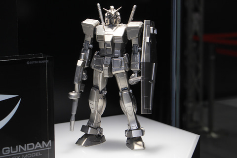 ガンダムベース撮り下ろし】「ガンダリウム合金モデル 1/144 RX-78-2