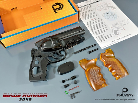 ブレードランナー2049」版の「デッカードブラスター」レプリカ＆レジン