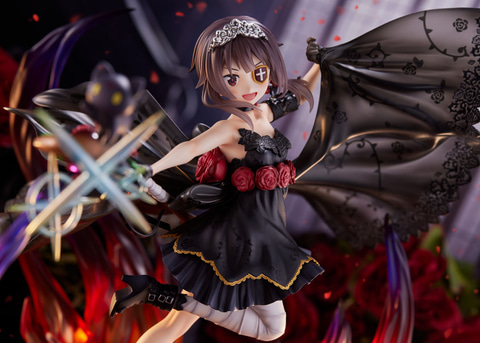 アニメ「このすば」より、闇夜を纏う漆黒の薔薇ドレス姿の「めぐみん
