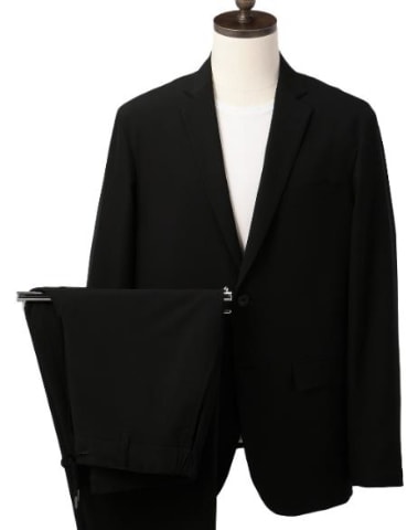 完売した4800円の“動けるスーツ”に黒追加、AOKI - Impress Watch