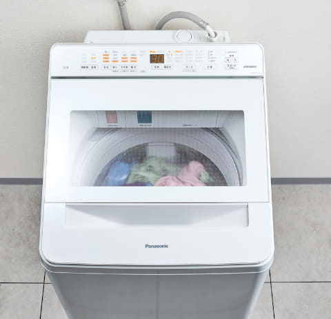 パナソニック、洗剤自動投入の全自動洗濯機。フタを閉めても残量が