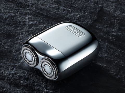メタルな質感の持ち運べる電動シェーバー - 家電 Watch