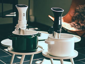 スマホで温度設定できるプロ仕様の低温調理器「BONIQ Pro」が一般販売