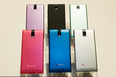 FREETEL、6色パネル付きの「Priori 4」1万4800円で - ケータイ Watch