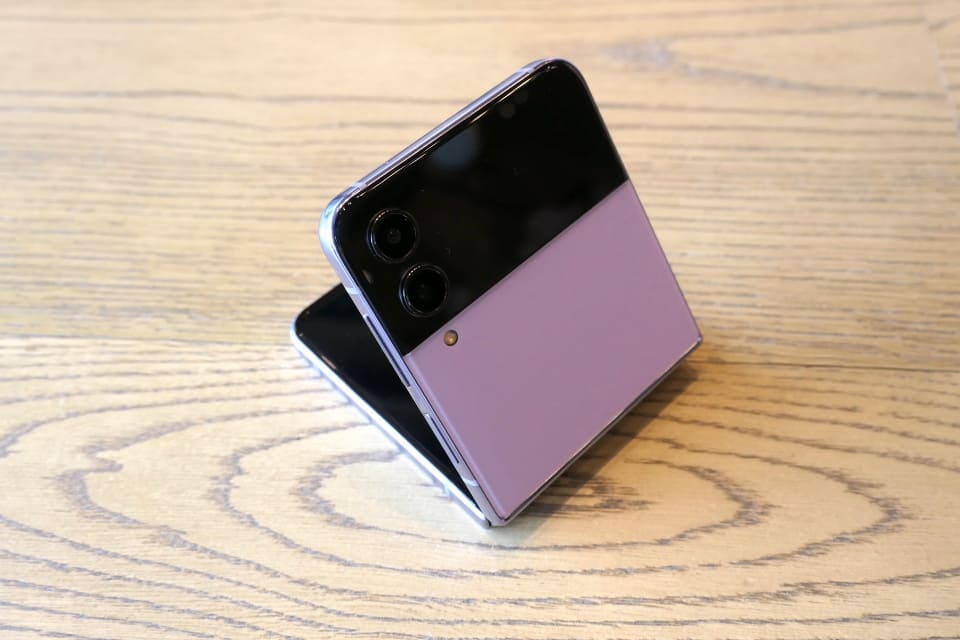 コロナの影響でGalaxy Z Flip4の購入を決めました。 - ケータイ Watch