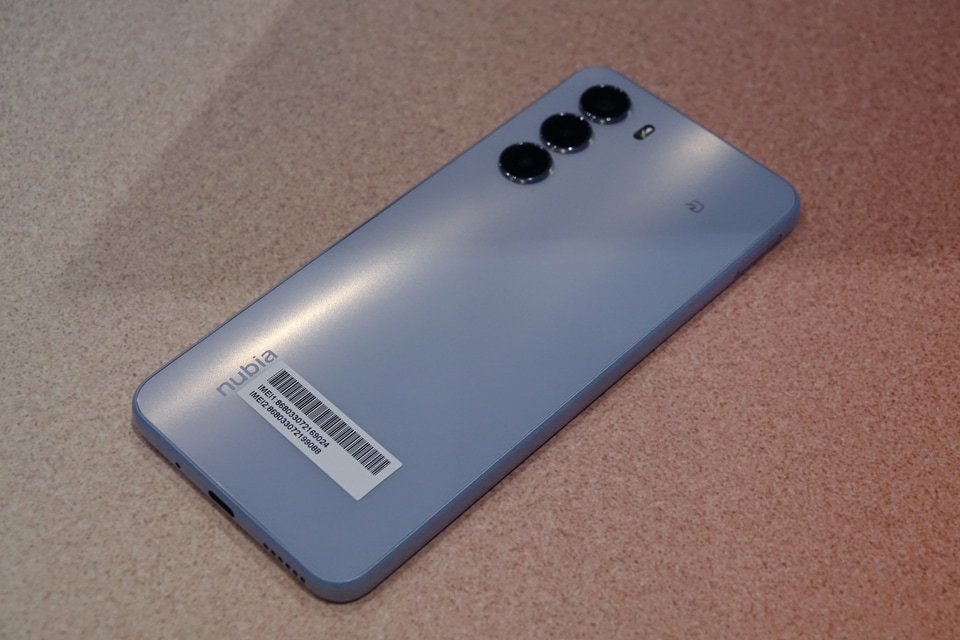 写真で見る「nubia Flip 2」「nubia S 5G」] - ケータイ Watch