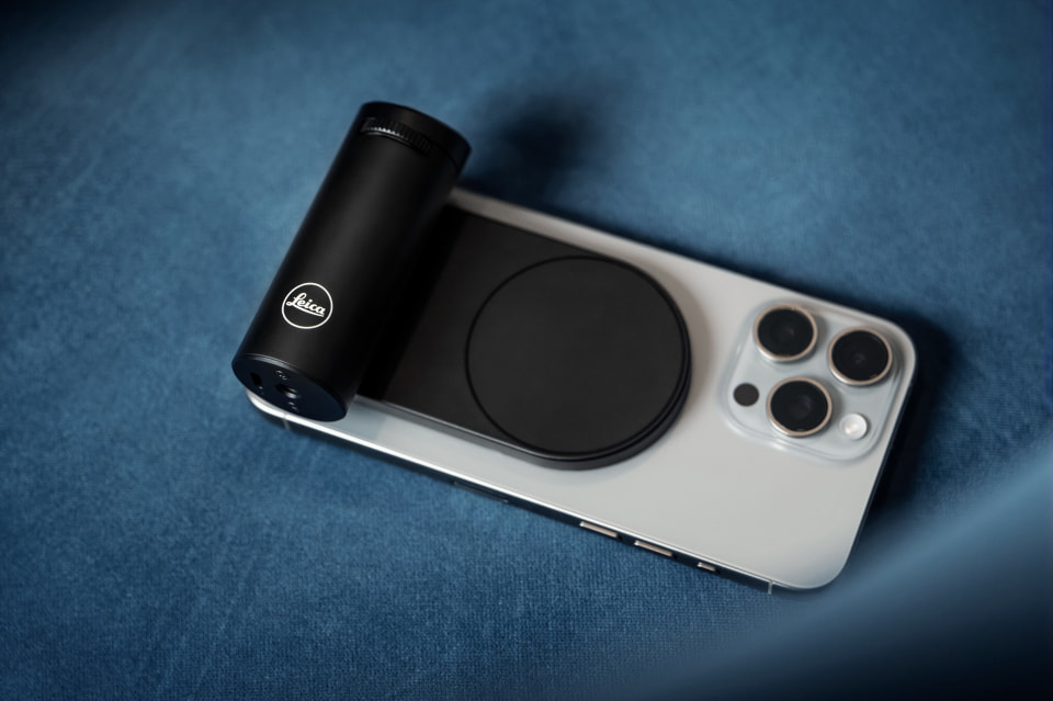 Leica」のiPhone用カメラグリップが登場、2月発売 - ケータイ Watch