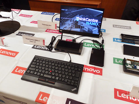 レノボ、厚さ22mmの超小型デスクトップ「ThinkCentre M90n-1 Nano