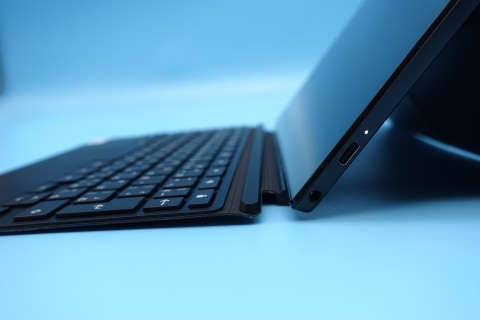 Hothotレビュー】着脱式でペン内蔵が魅力のChromebook。今日発売のASUS