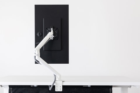 PREDUCTS、ハーマンミラー製モニターアームの白色が登場 - PC Watch