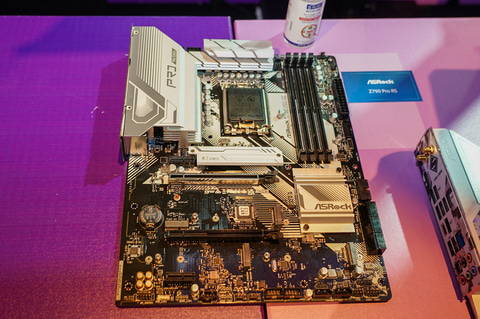 Intel、新チップセットZ790を第13世代Core向けに投入 - PC Watch