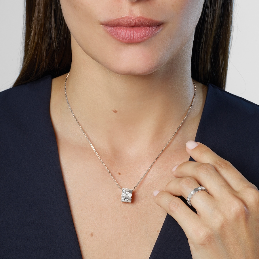 Bee de Chaumet 「ビー ドゥ ショーメ」コレクション リング ホワイト