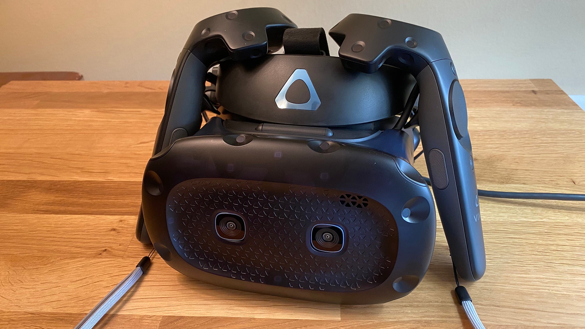 HTC Vive Cosmos Elite Review - IGN
