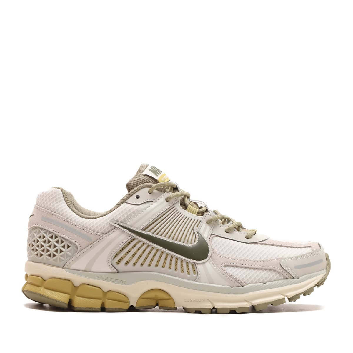 NIKE ZOOM VOMERO 5 LIGHT BONE/MEDIUM OLIVE-NEUTRAL OLIVE（ナイキ