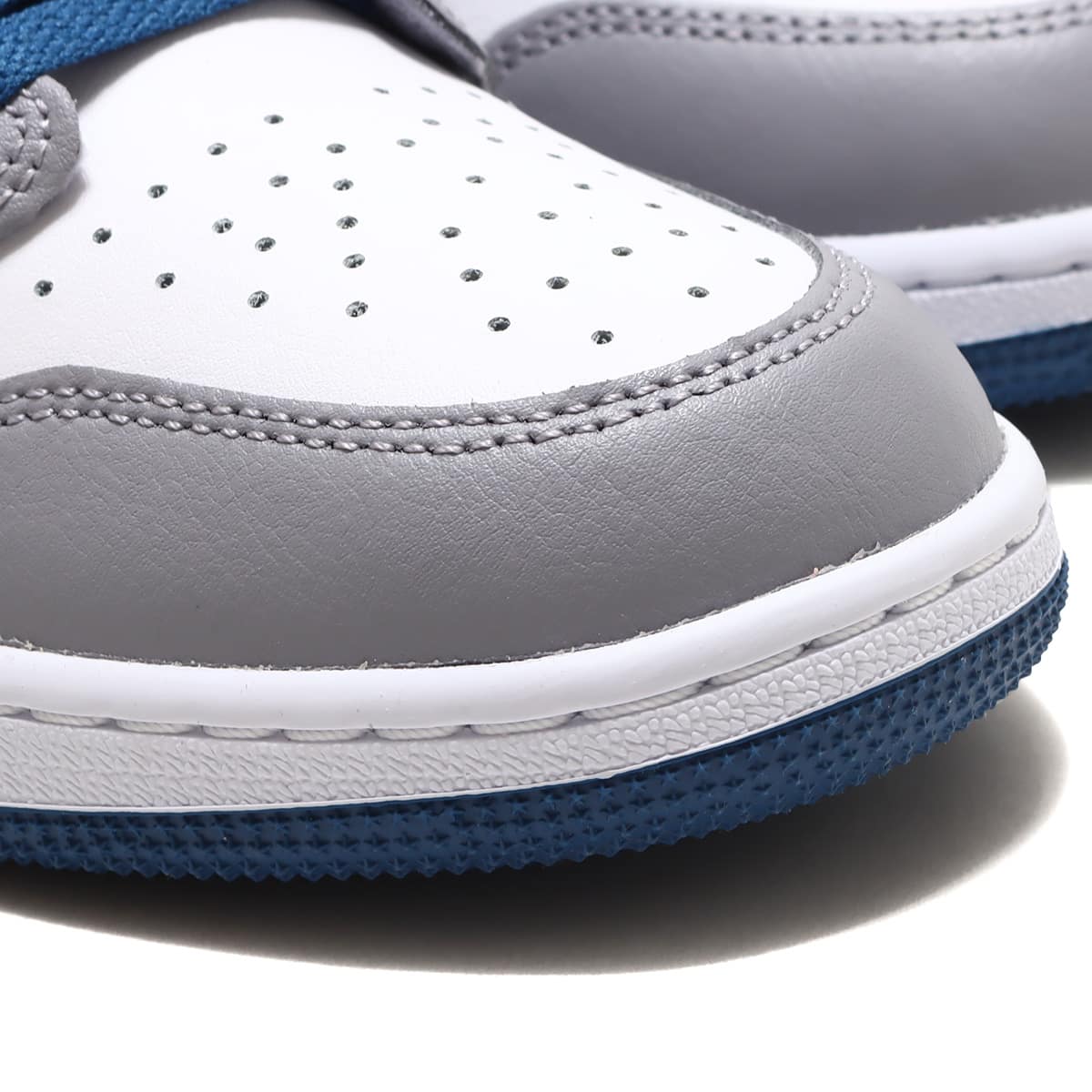 JORDAN BRAND AIR JORDAN 1 MID GS CEMENT GREY/WHITE-TRUE BLUE 23SP