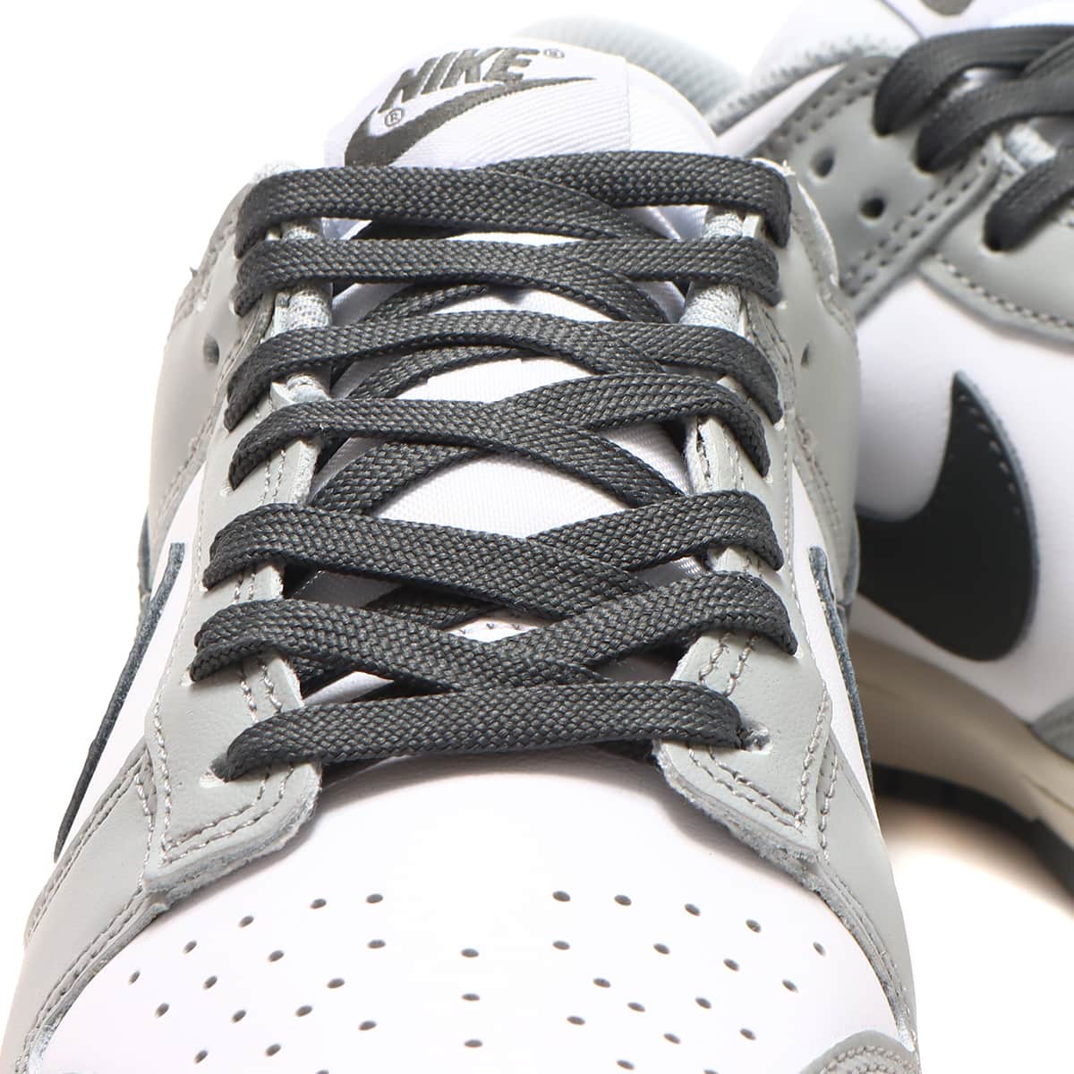 NIKE W DUNK LOW WHITE/IRON GREY-LT SMOKE GREY-SAIL 24SP-I（ナイキ
