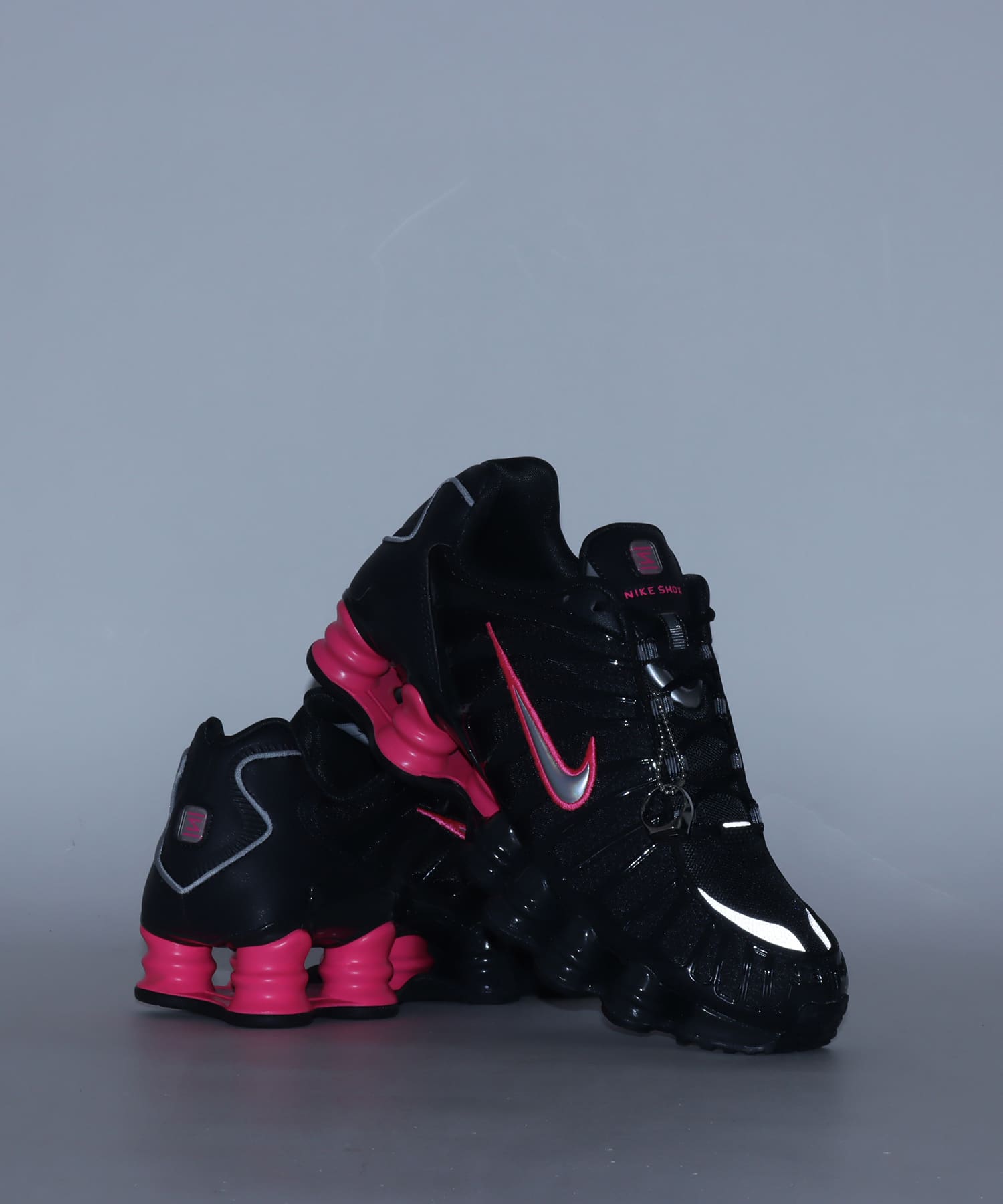 NIKE W SHOX TL OFF NOIR/METALLIC SILVER-HYPER PINK（ナイキ