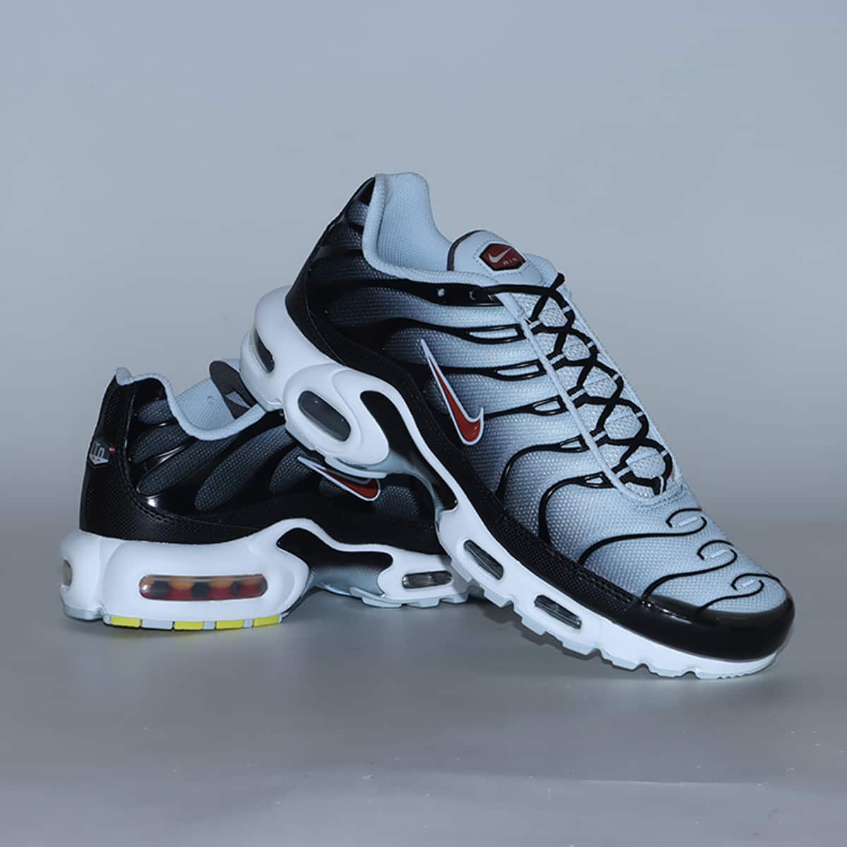 NIKE AIR MAX PLUS BLACK/RUGGED ORANGE-BLUE TINT-IRON GREY（ナイキ
