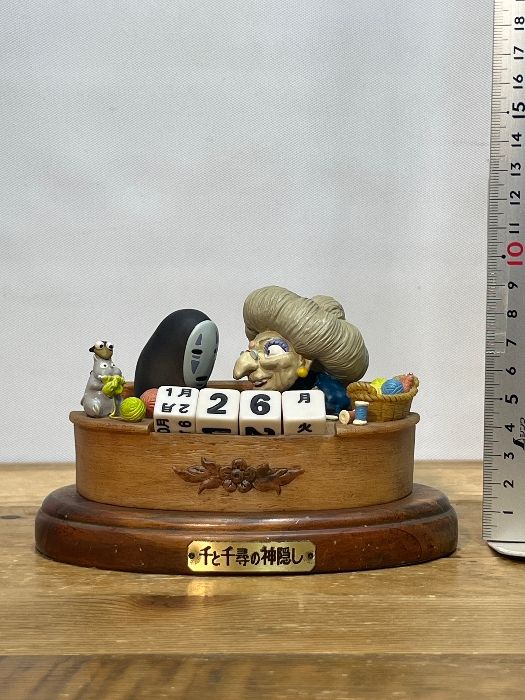 ジブリ 千と千尋の神隠し 卓上 万年カレンダー 銭婆・カオナシ - メルカリ