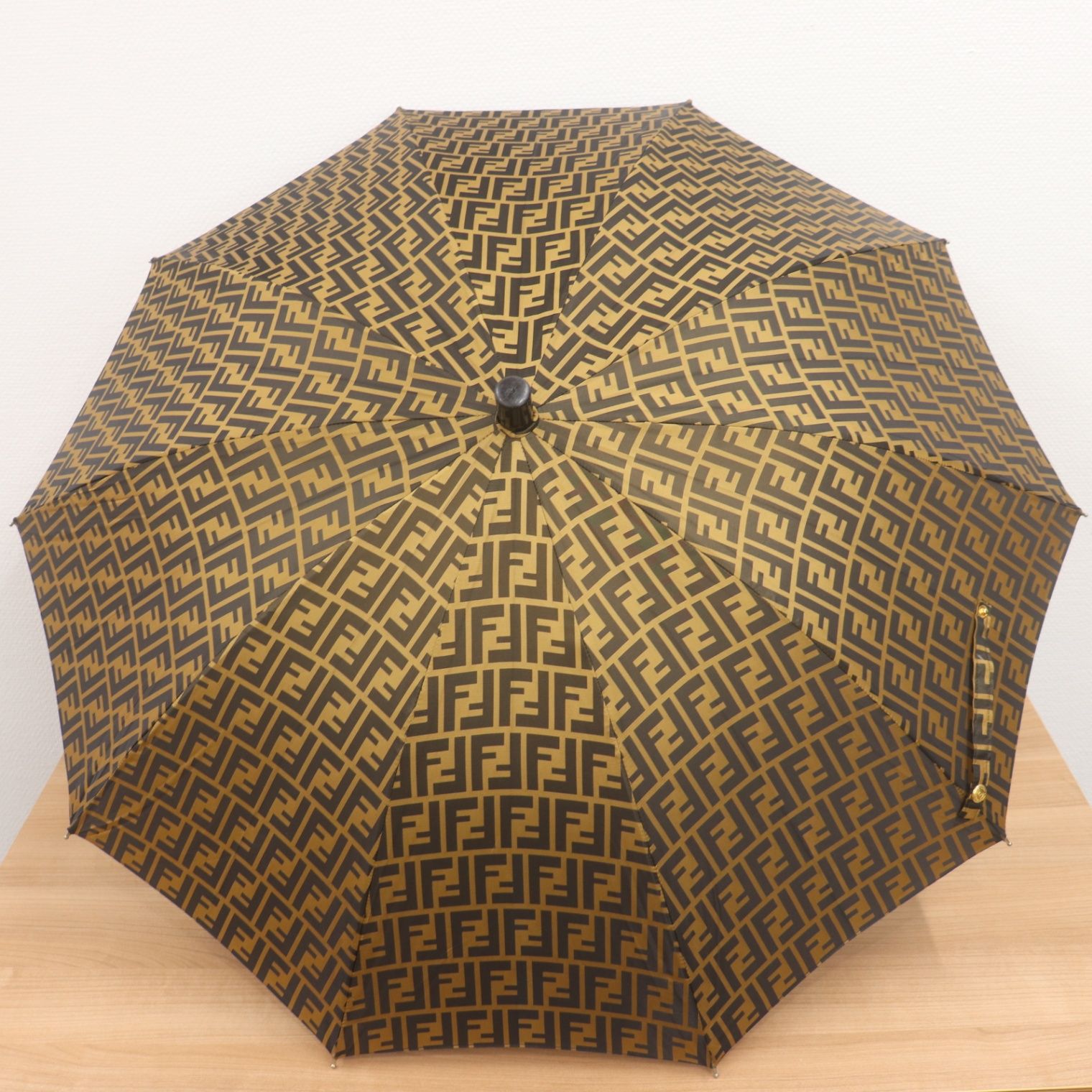 IT5PGHNZN54G FENDI フェンディ ズッカ柄 傘 アンブレラ 雨傘 長傘