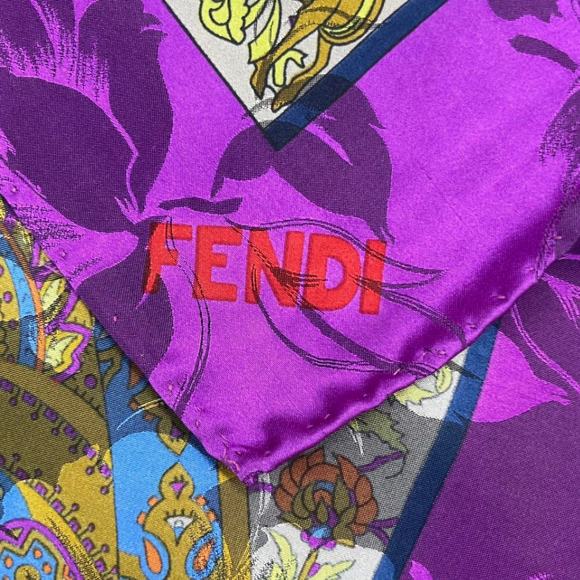 極美品 FENDI スカーフ シルク 民族風 マルチカラー 大判 - メルカリ