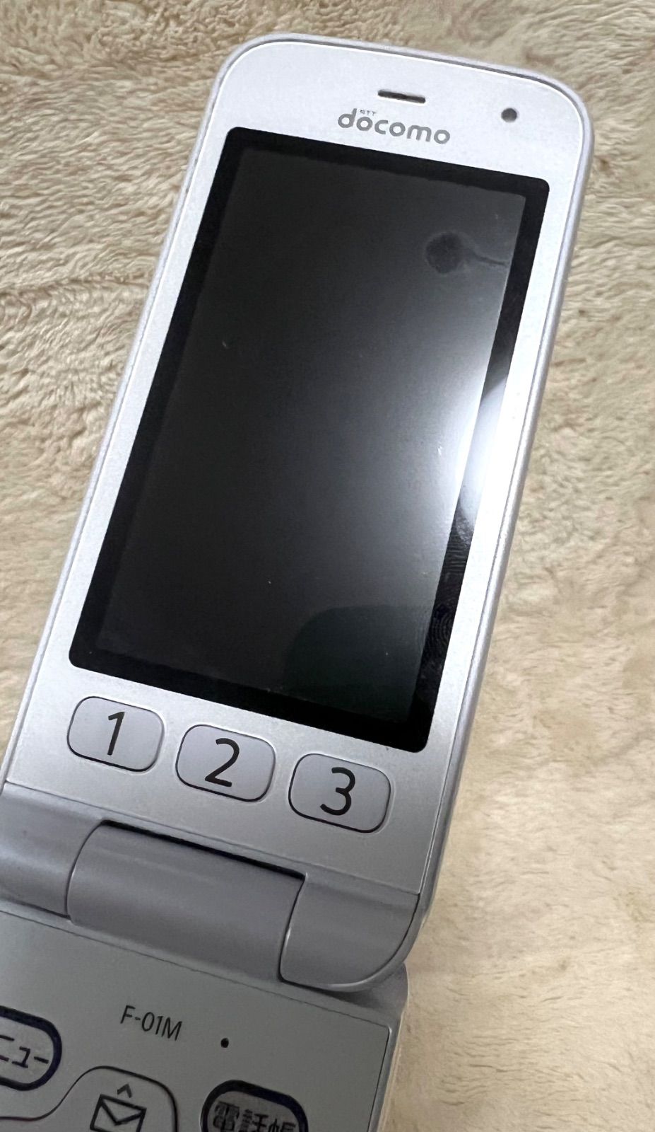 docomo らくらくホン F-01M ホワイト - メルカリ