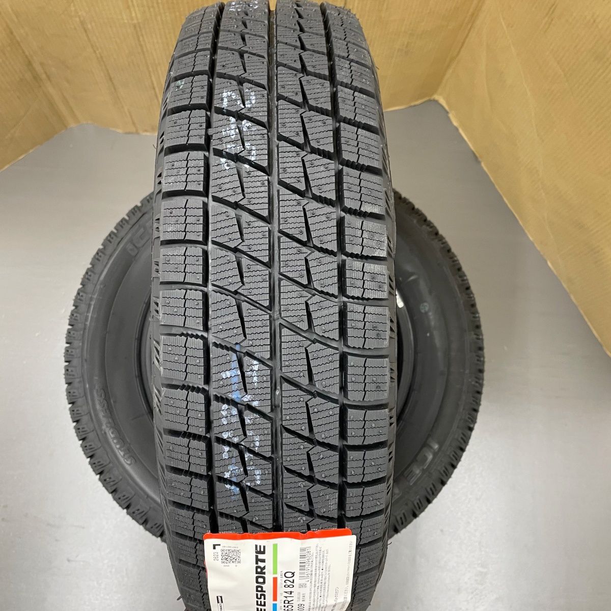 残り僅か】175/65R14 82Q スタッドレスタイヤ 2023年製造 アイスエス