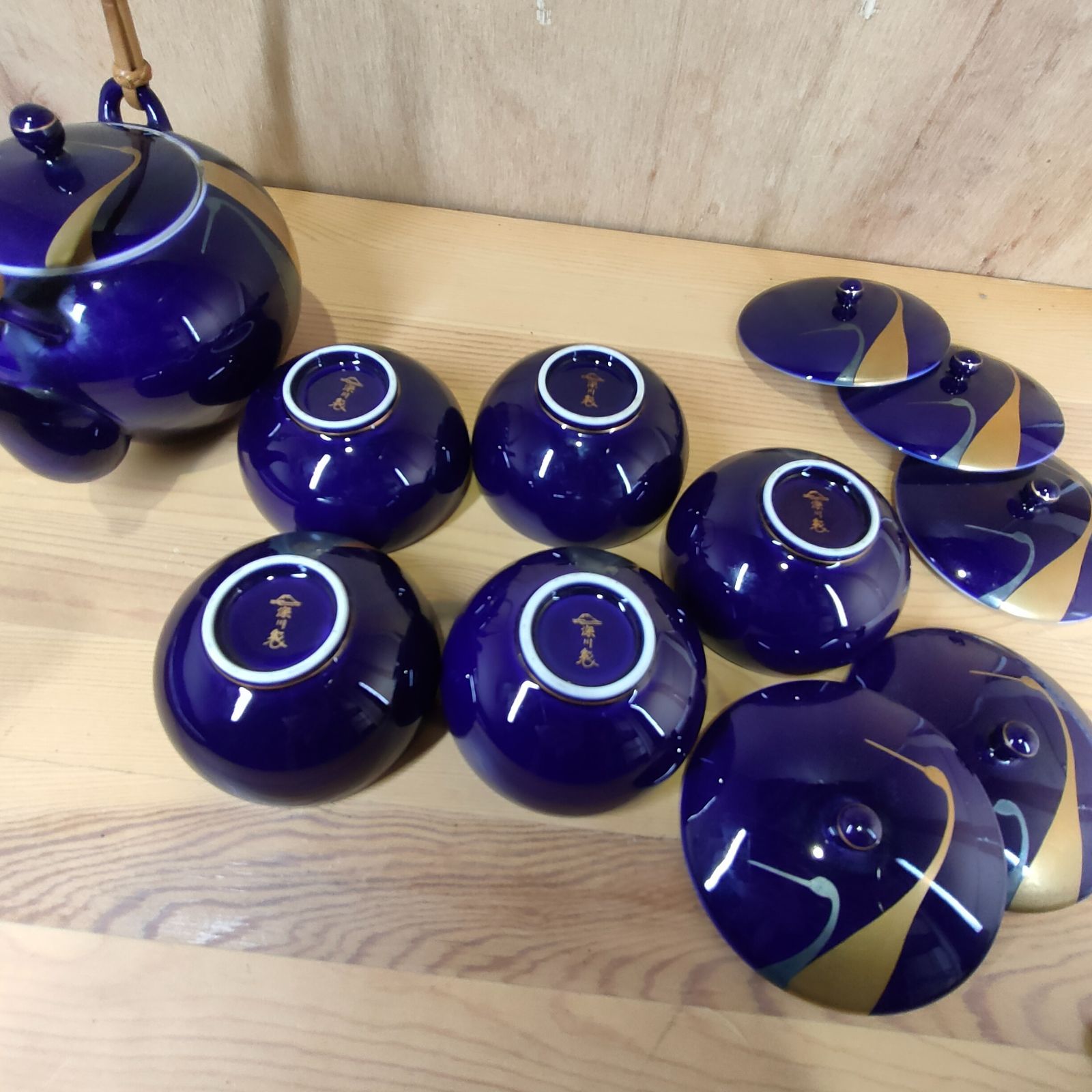 美品】深川製磁 急須 湯呑 5客セット 蓋付 瑠璃色 鶴 ツル 金彩 金細工