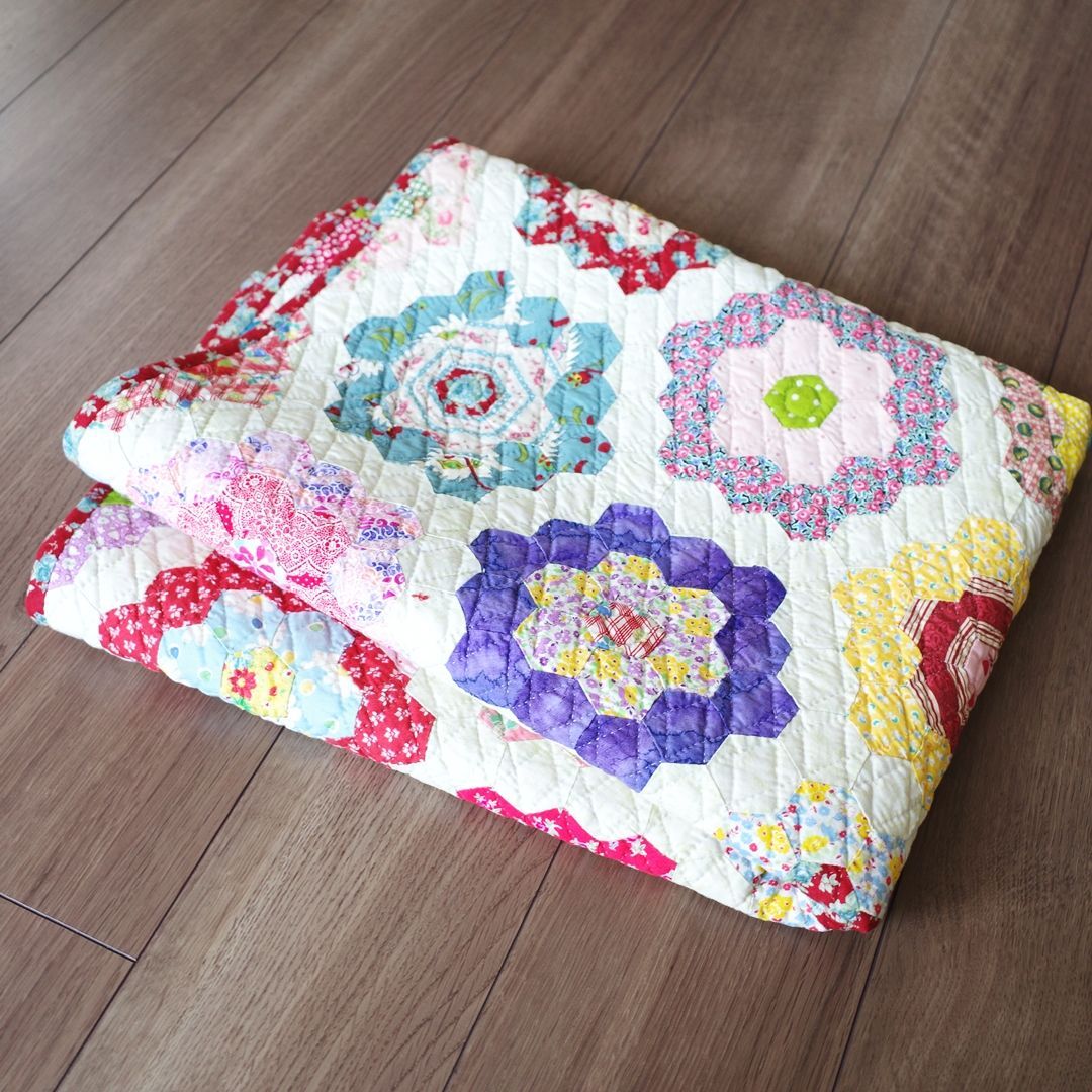 ☆ハンドメイドパッチワークキルト☆ヘキサゴン☆六角形☆ベットカバー