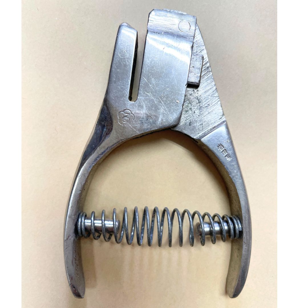 鉄道ファン向き。切符にパチンと穴を開ける「改札鋏」 鉄道ファン向き