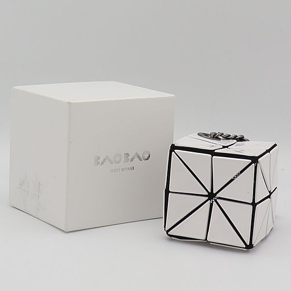 良品 箱付き イッセイミヤケ BAOBAO ミニキューブ キーホルダー