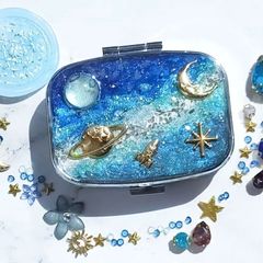 再販未定☆ キラキラお月様のピルケース ハンドメイドピルケース