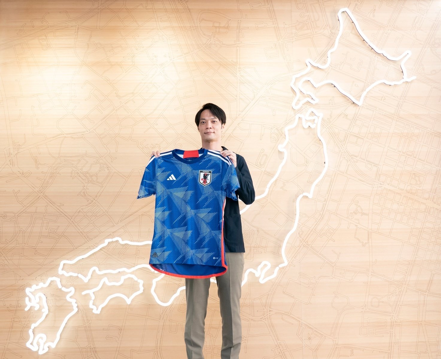 選手がまとう“戦闘服”でチームを鼓舞する。ユニフォーム開発担当者と